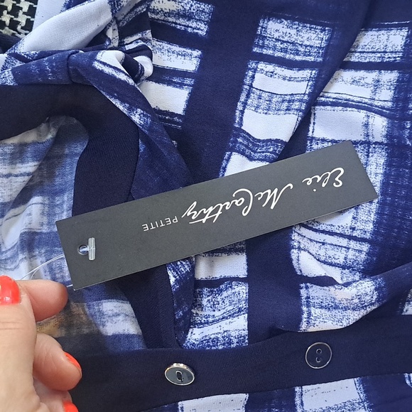 Elie McCarthy Blue/White 3 Button 3/4 Sleeve Blouse. Size Medium NWT - Picture 6 of 7